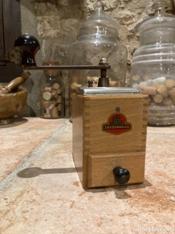 Antiques: Antiguo molinillo de caf&eacute; aleman ZASSENHAUS en muy buen estado de conservaci&oacute;n y funcionamiento.