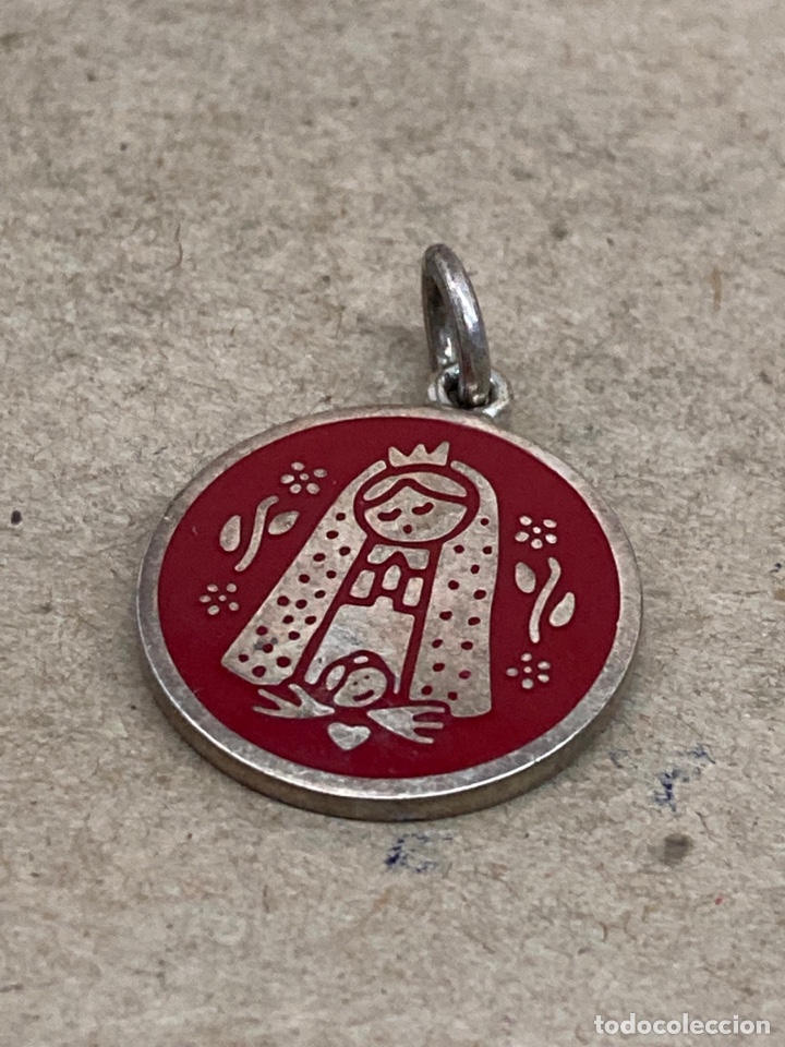 Antig&uuml;edades: Medalla de plata y esmaltado religioso - Foto 1