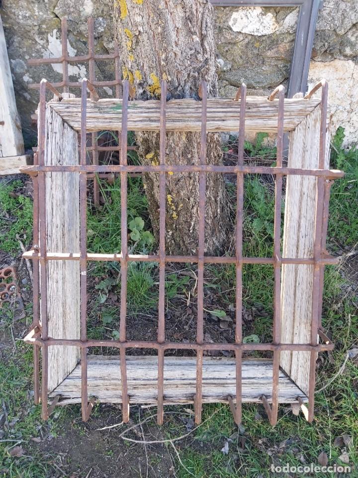 Oggetti Antichi: Reja de finales del s. XVIII con marco. Para ventana.