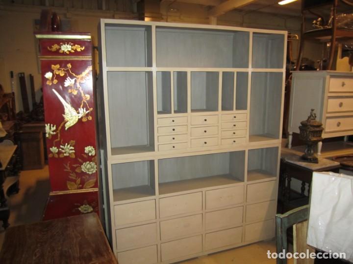 Antig&uuml;edades: Librero blanco con 12 cajones SXX - Foto 2