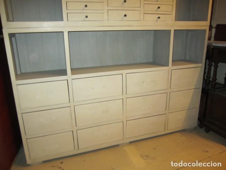 Antig&uuml;edades: Librero blanco con 12 cajones SXX - Foto 3