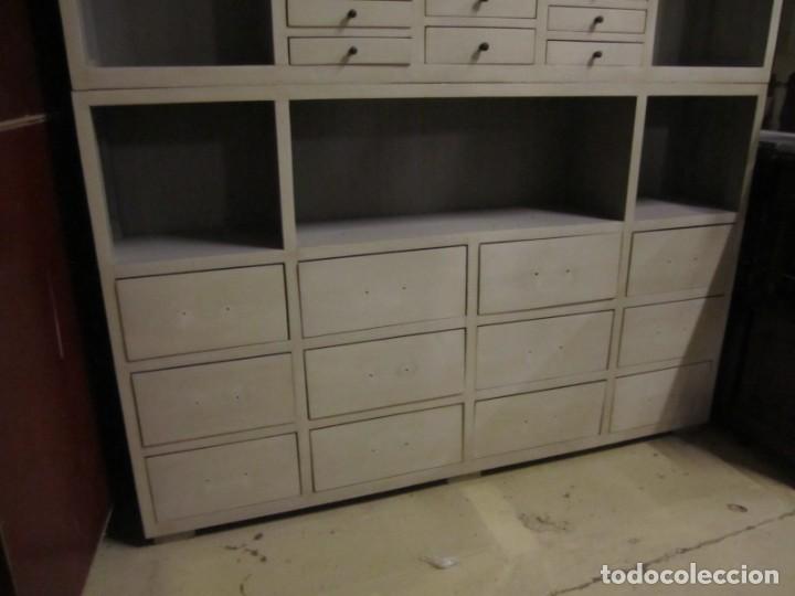 Antig&uuml;edades: Librero blanco con 12 cajones SXX - Foto 4