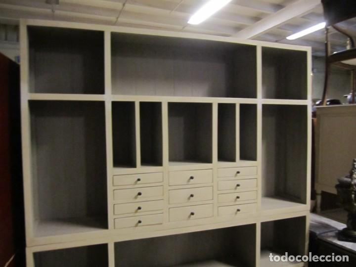Antig&uuml;edades: Librero blanco con 12 cajones SXX - Foto 5