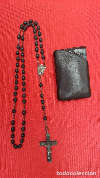 Antig&uuml;edades: ANTIGUO ROSARIO DE MADERA CON FUNDA - Foto 1