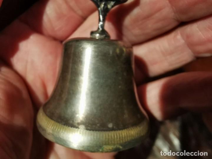 Antig&uuml;edades: CAMPANILLA PLATEADA CON CABALLO 7,5 CM - Foto 5