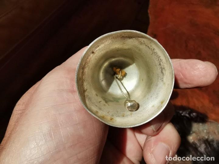 Antig&uuml;edades: CAMPANILLA PLATEADA CON CABALLO 7,5 CM - Foto 6