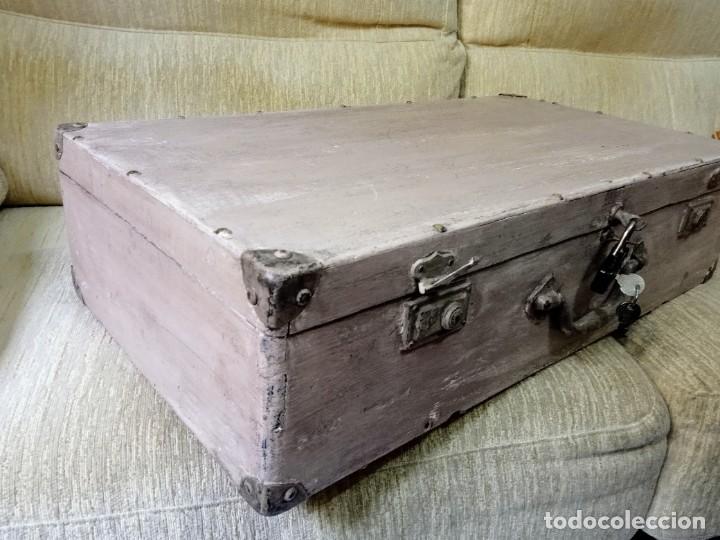 Antig&uuml;edades: Maleta antigua de madera - Foto 4