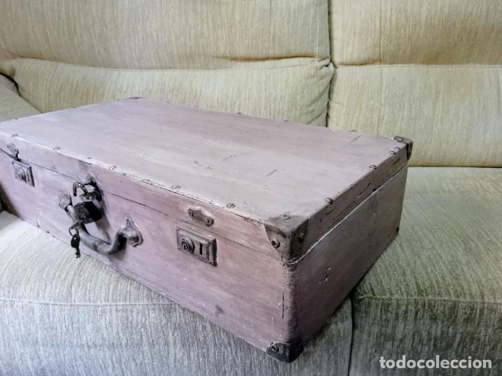 Antig&uuml;edades: Maleta antigua de madera - Foto 5
