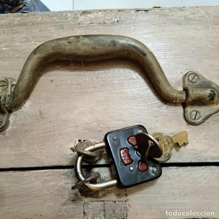 Antig&uuml;edades: Maleta antigua de madera - Foto 8