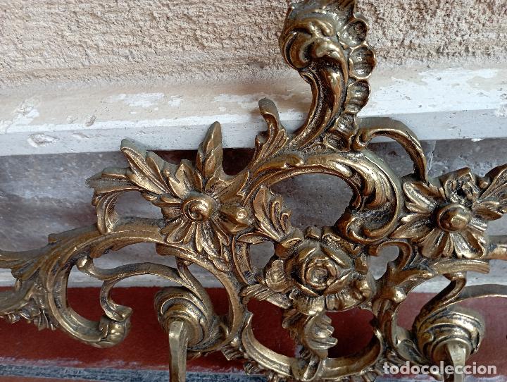 Antig&uuml;edades: Antiguo perchero de bronce,cuatro servicios. - Foto 3