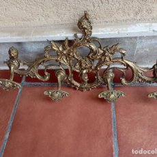 Antigüedades: ANTIGUO PERCHERO DE BRONCE,CUATRO SERVICIOS.