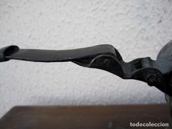 Antig&uuml;edades: Jarrita cobre con mango plegable - Foto 3