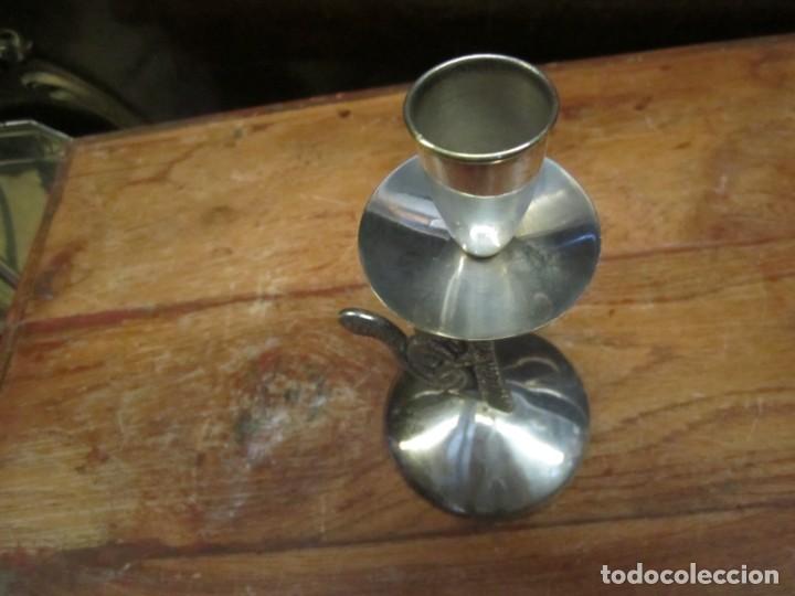 Antig&uuml;edades: Candelabro ardilla en metal plateado - Foto 3