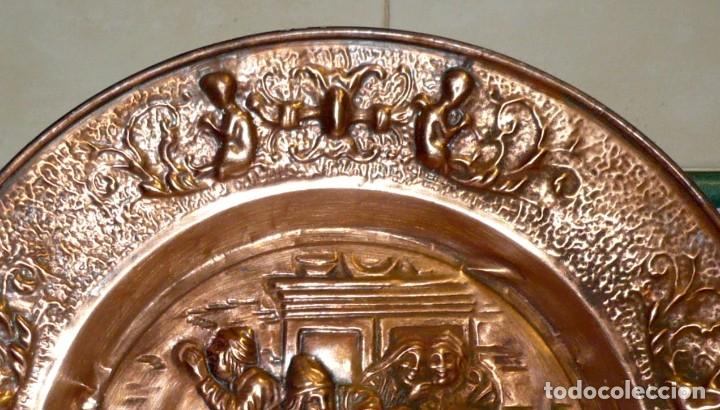 Antig&uuml;edades: Antiguo Plato de cobre Repujado 44 cm. - Foto 6