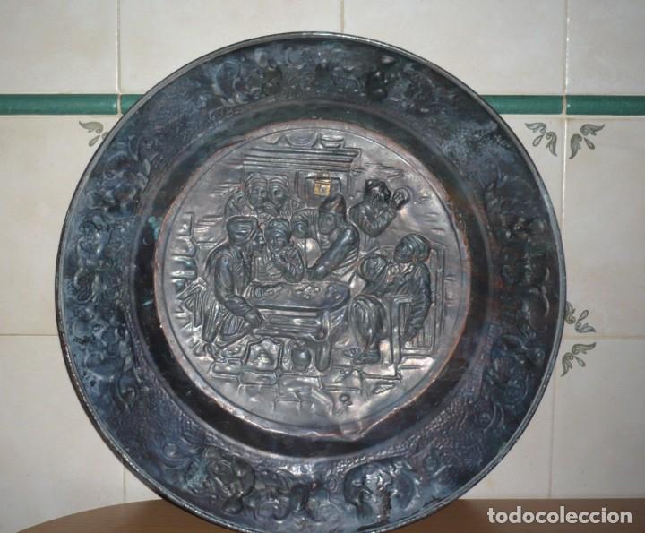 Antig&uuml;edades: Antiguo Plato de cobre Repujado 44 cm. - Foto 7