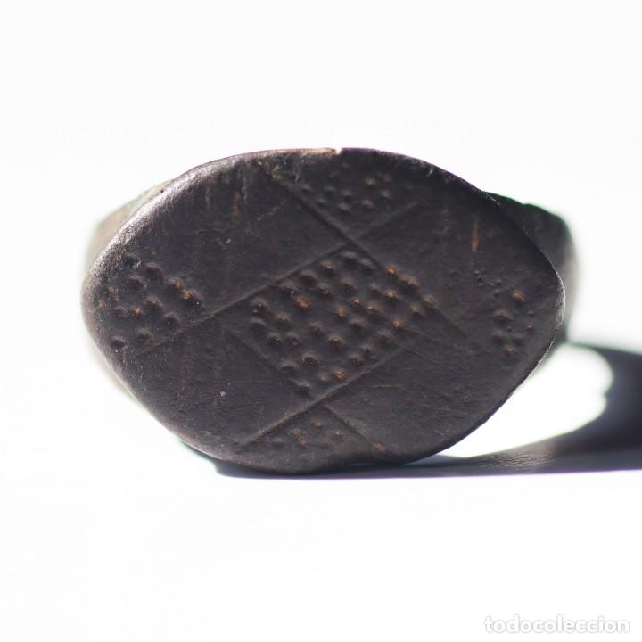Antig&uuml;edades: ANILLO MEDIEVAL VIKINGO CON DECORACIONES GEOMETRICAS
