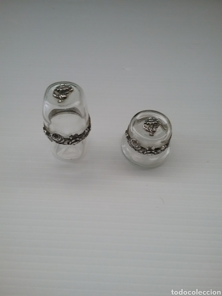 Antiquit&auml;ten: Pareja de cajitas pastilleros en cristal y detalles en plata.