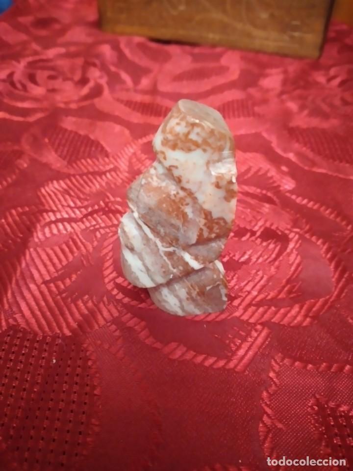 Antig&uuml;edades: cabeza moai de m&aacute;rmol rosa. - Foto 1