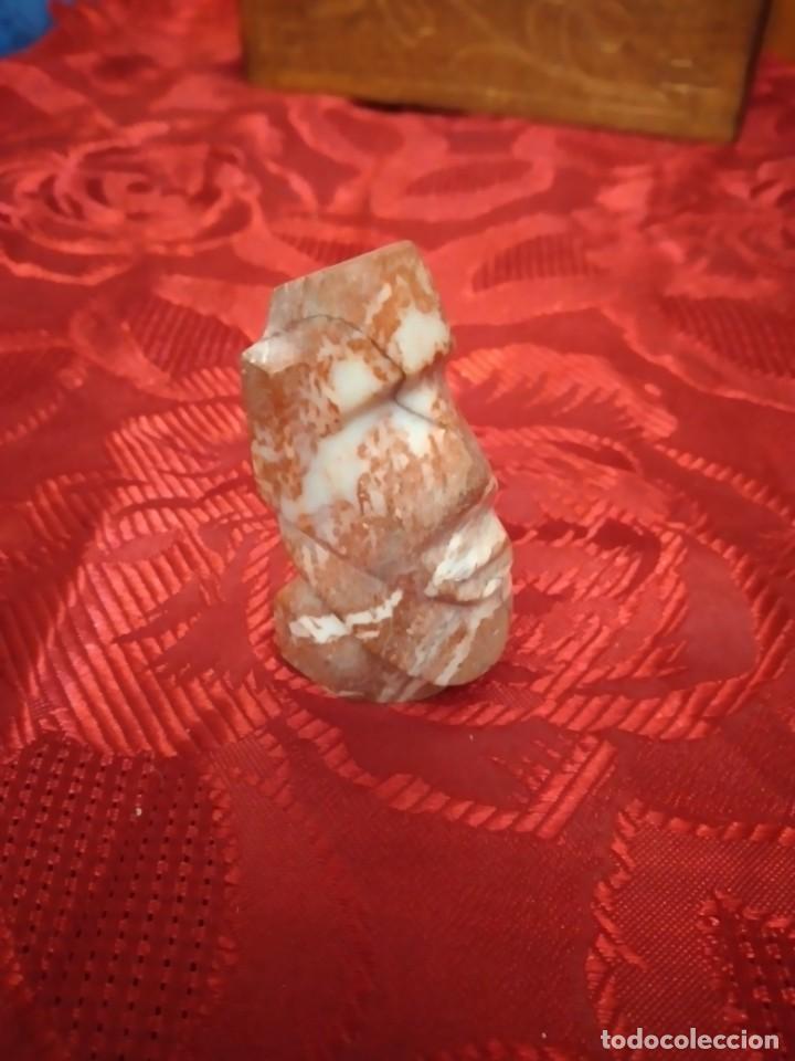 Antig&uuml;edades: cabeza moai de m&aacute;rmol rosa. - Foto 3