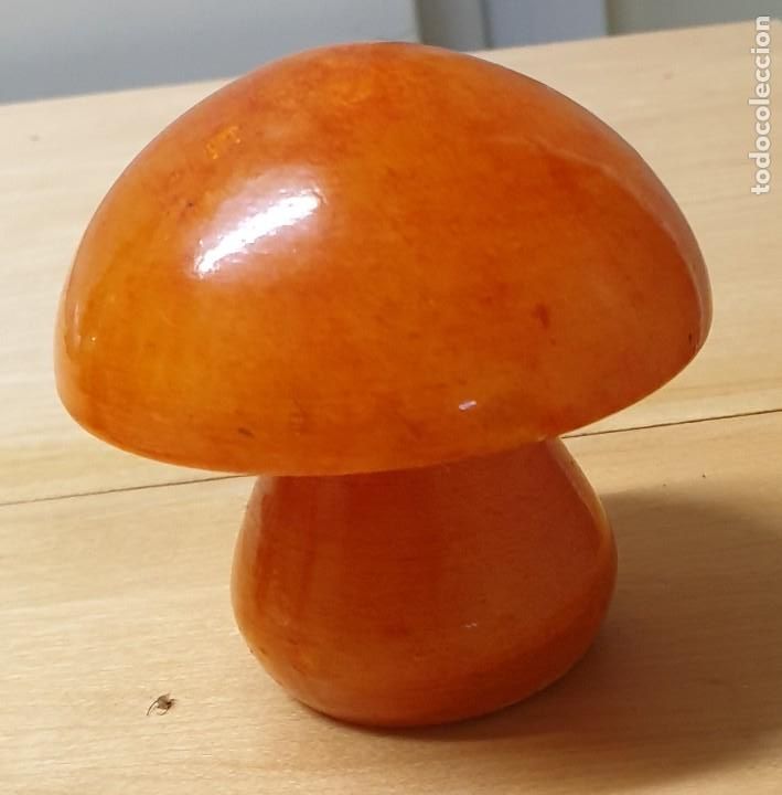 Antiquit&auml;ten: PIEDRA NARANJA EN FORMA DE SETA 7 CM. ALTURA