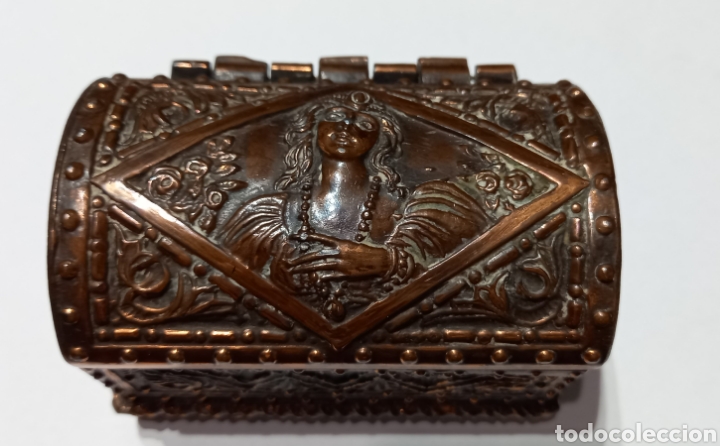 Antig&uuml;edades: Cofre joyero bronce forrado en terciopelo