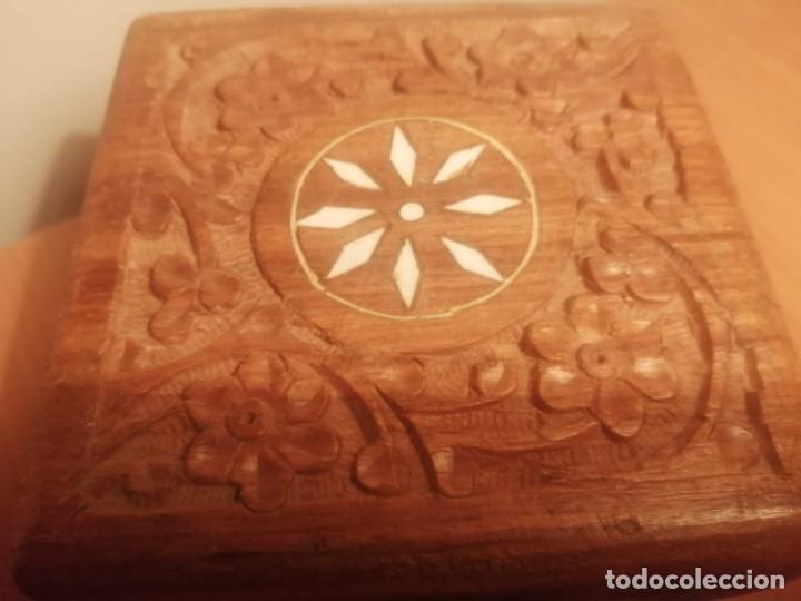 Antig&uuml;edades: Caja de madera tallada a mano - Foto 2