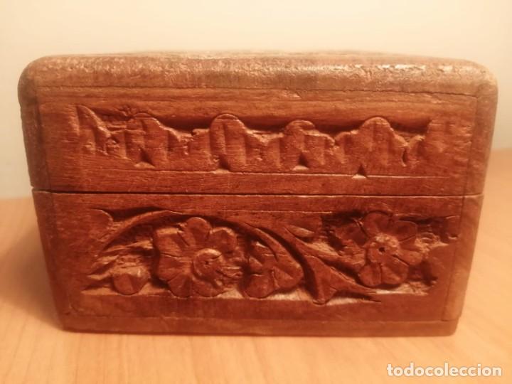 Antig&uuml;edades: Caja de madera tallada a mano - Foto 3