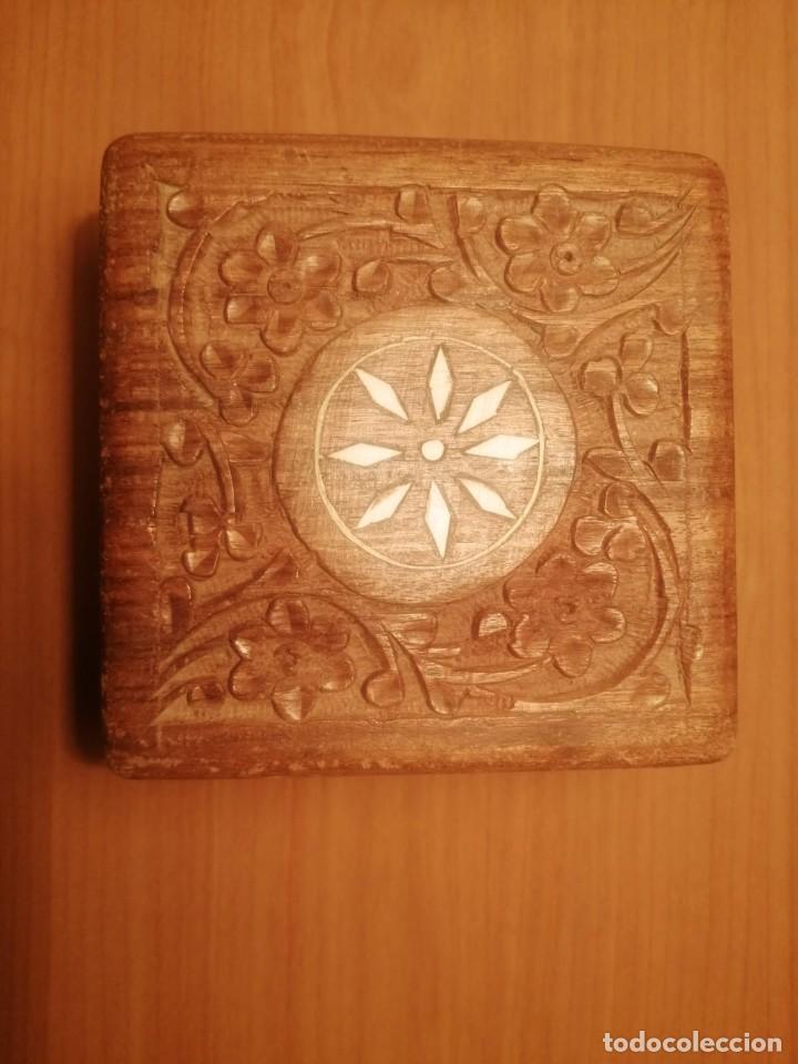 Antig&uuml;edades: Caja de madera tallada a mano - Foto 4