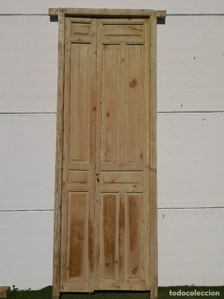 Antig&uuml;edades: Puerta antigua de interior de doble hoja