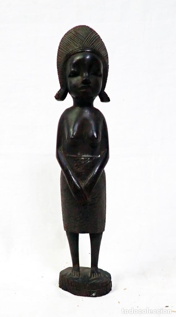 Antig&uuml;edades: FIGURA TALLADA EN MADERA - Foto 1