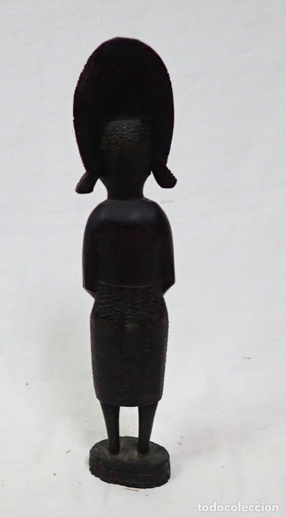 Antig&uuml;edades: FIGURA TALLADA EN MADERA - Foto 2