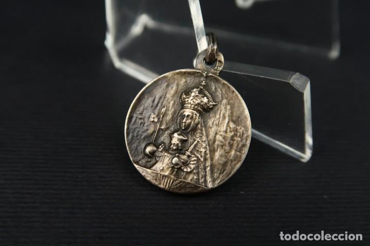 Antig&uuml;edades: Antigua Medalla Religiosa de Plata - Foto 2