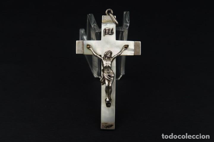 Antig&uuml;edades: Antiguo Crucifijo de Plata y Nacar - Foto 1