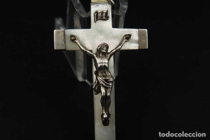 Antig&uuml;edades: Antiguo Crucifijo de Plata y Nacar - Foto 4