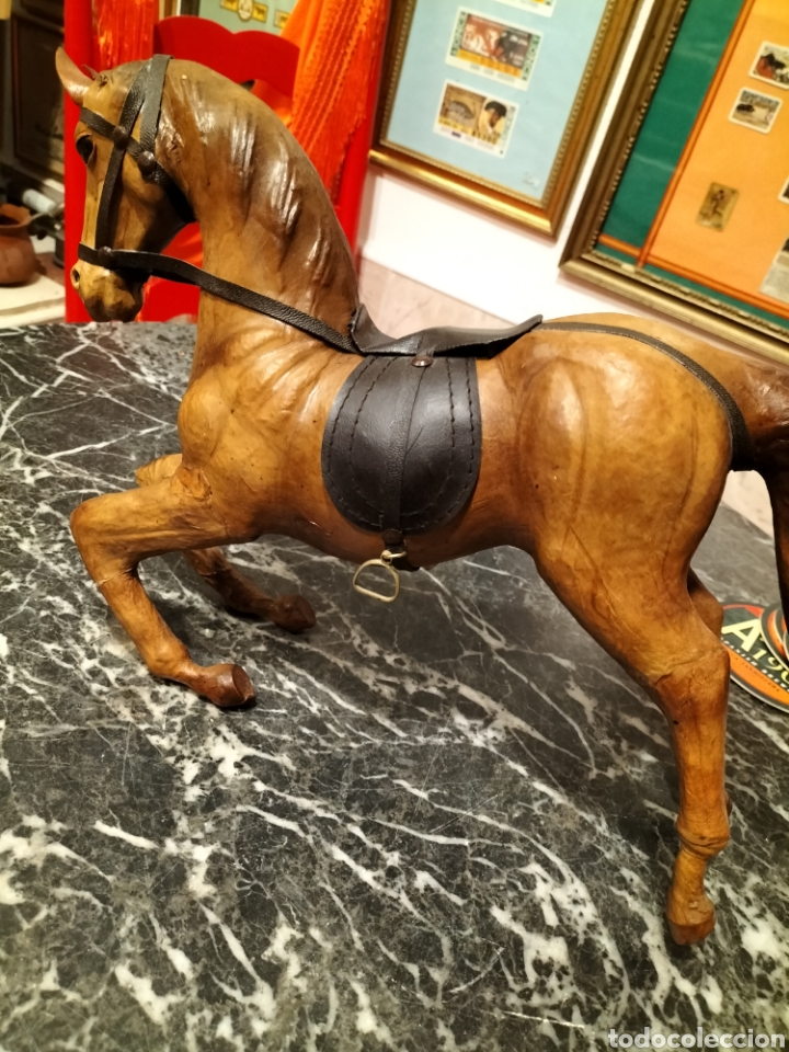 Antig&uuml;edades: Caballo de madera y cuero - Foto 2