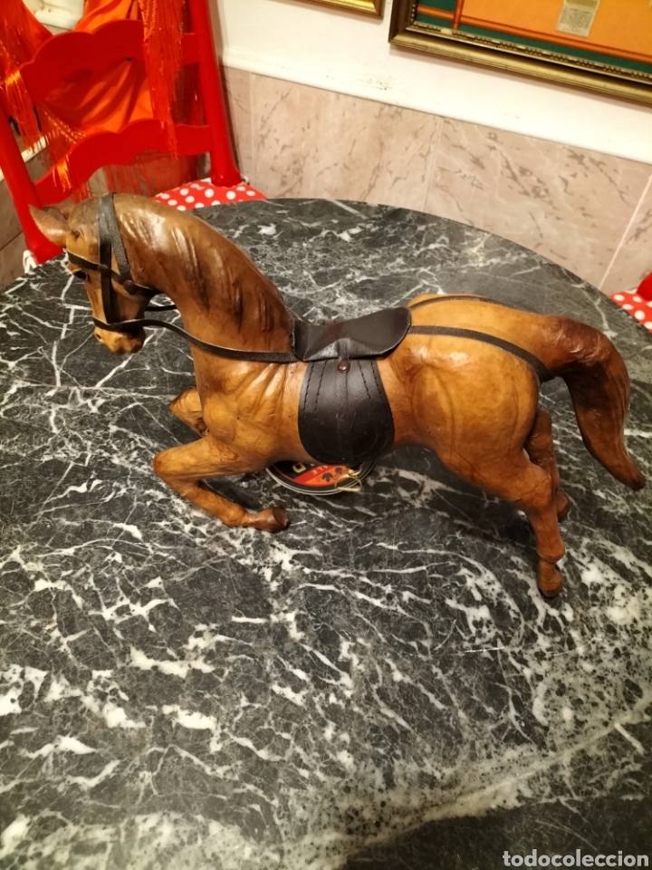 Antig&uuml;edades: Caballo de madera y cuero - Foto 3