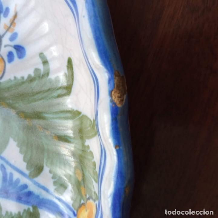 Antig&uuml;edades: Plato de cer&aacute;mica de Talavera - Foto 3