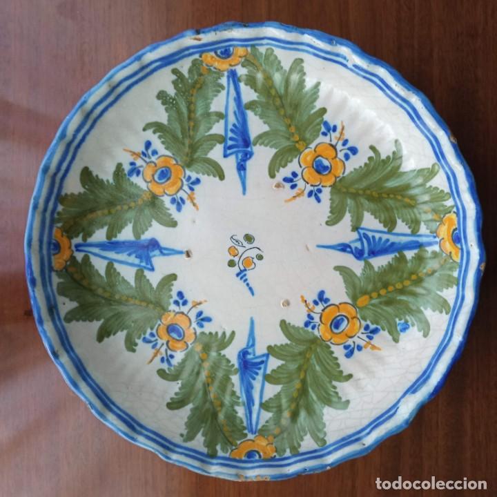Antig&uuml;edades: Plato de cer&aacute;mica de Talavera - Foto 1
