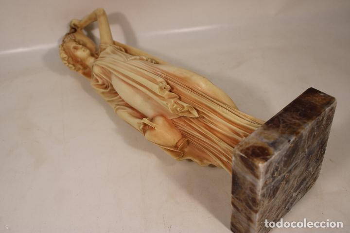 Antig&uuml;edades: figura de la dama de verano - Foto 2