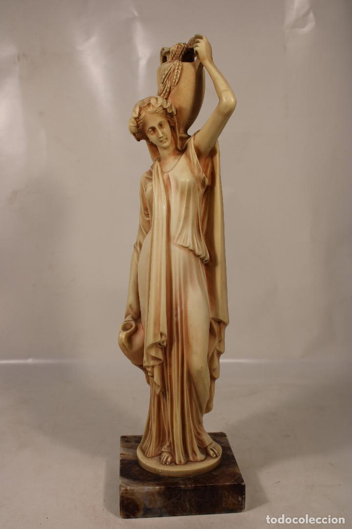 Antig&uuml;edades: figura de la dama de verano - Foto 1