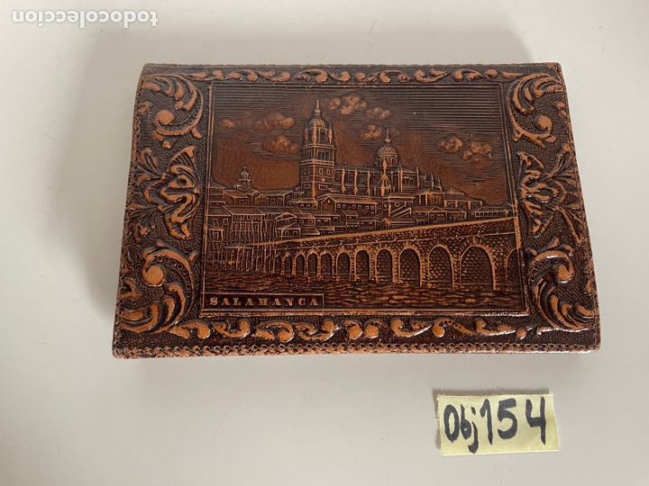 Antig&uuml;edades: Cartera cuero repujado - Foto 1