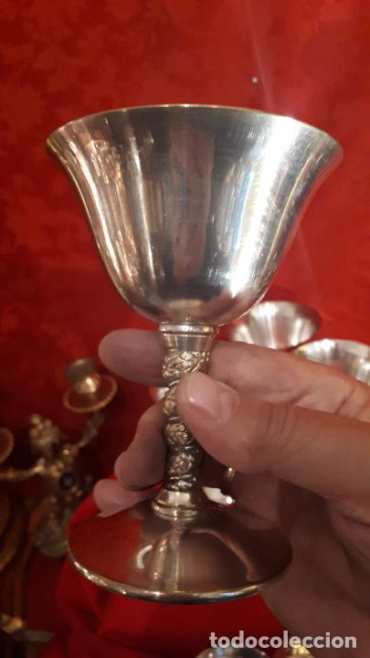 Antig&uuml;edades: 6 copas de metal plateado. - Foto 7