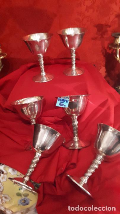 Antig&uuml;edades: 6 copas de metal plateado. - Foto 9