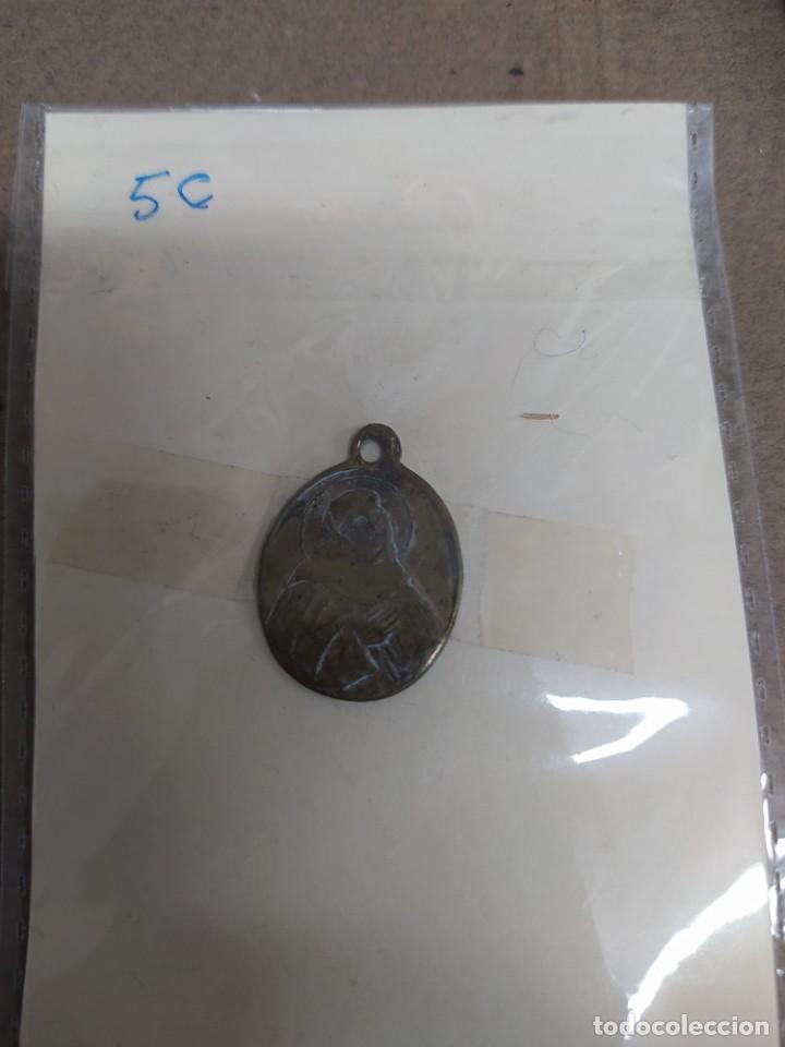 Antig&uuml;edades: Medalla religiosa pobre santo - Foto 1