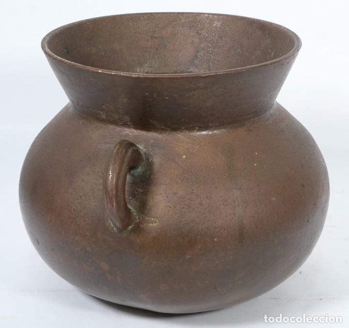 Antig&uuml;edades: Antigua olla en bronce siglo XVIII - Foto 2