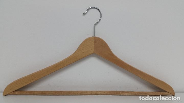 Antig&uuml;edades: 10 PERCHAS DE MADERA - Foto 1