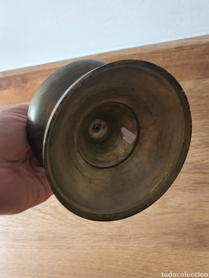 Antig&uuml;edades: palmatoria candelera bronce . - Foto 4