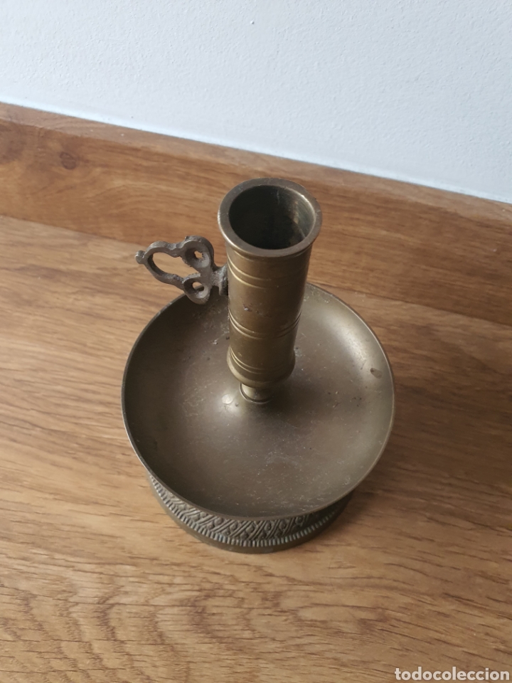 Antig&uuml;edades: palmatoria candelera bronce . - Foto 1