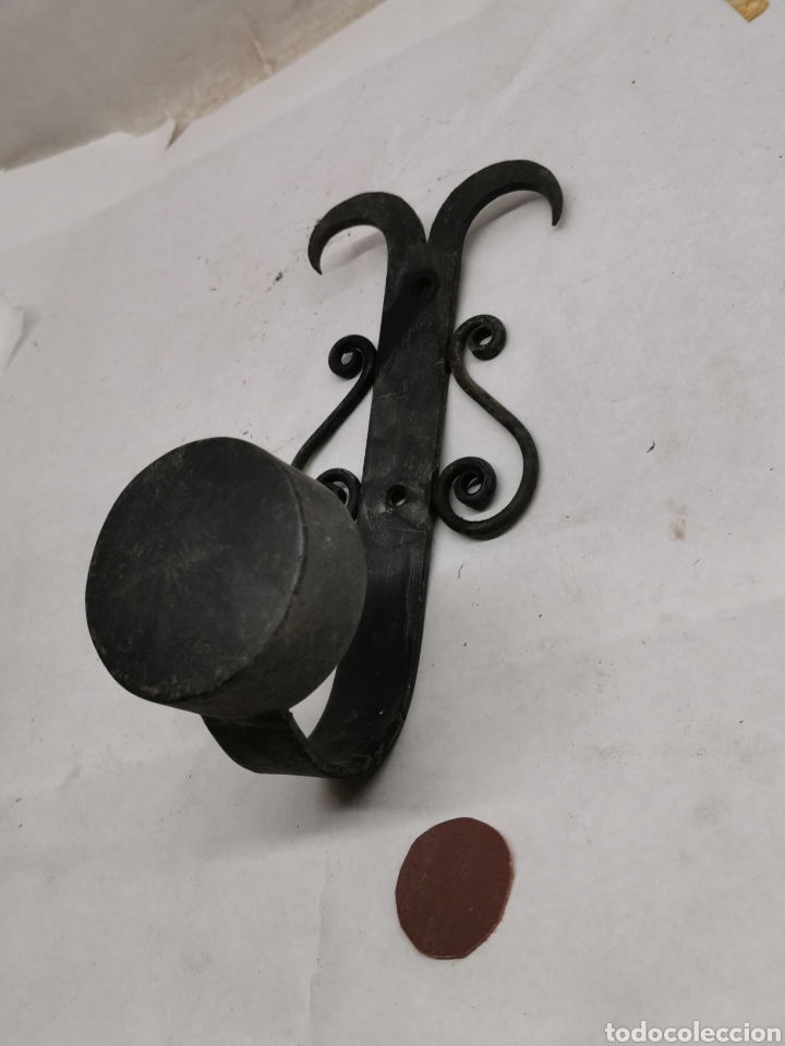 Antig&uuml;edades: Colgador de forja - Foto 1