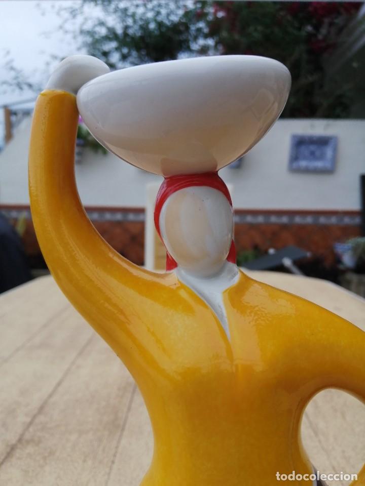 Antig&uuml;edades: Figura Porcelana Gallega, Galos, Peixeira, no Sargadelos